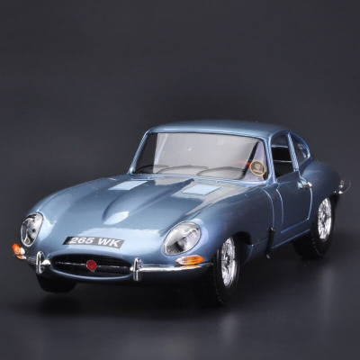 Xe mô hình 1961 Jaguar E-Type Coupe 1:18 Bburago